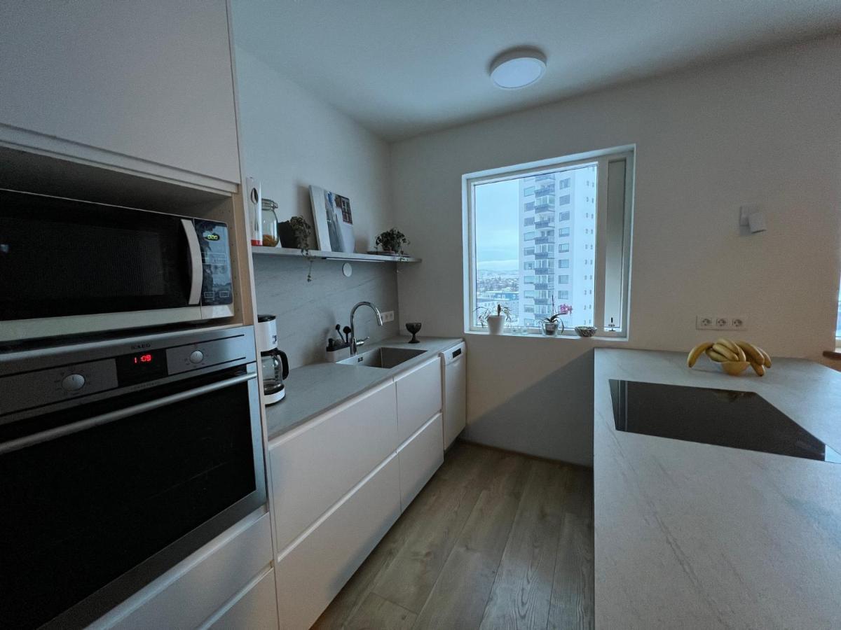 Jm Homestay - A Cozy Two Bedroom Apartment 레이캬비크 외부 사진
