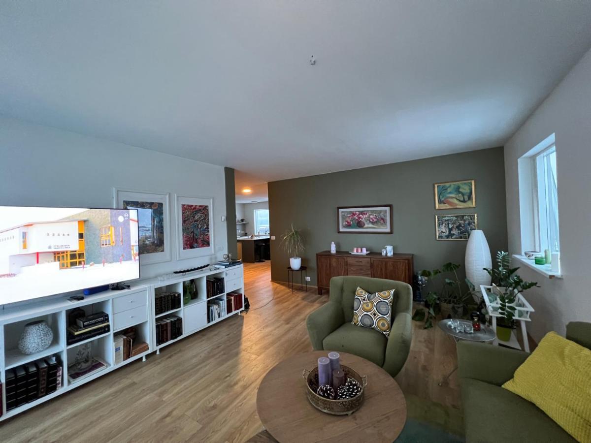 Jm Homestay - A Cozy Two Bedroom Apartment 레이캬비크 외부 사진